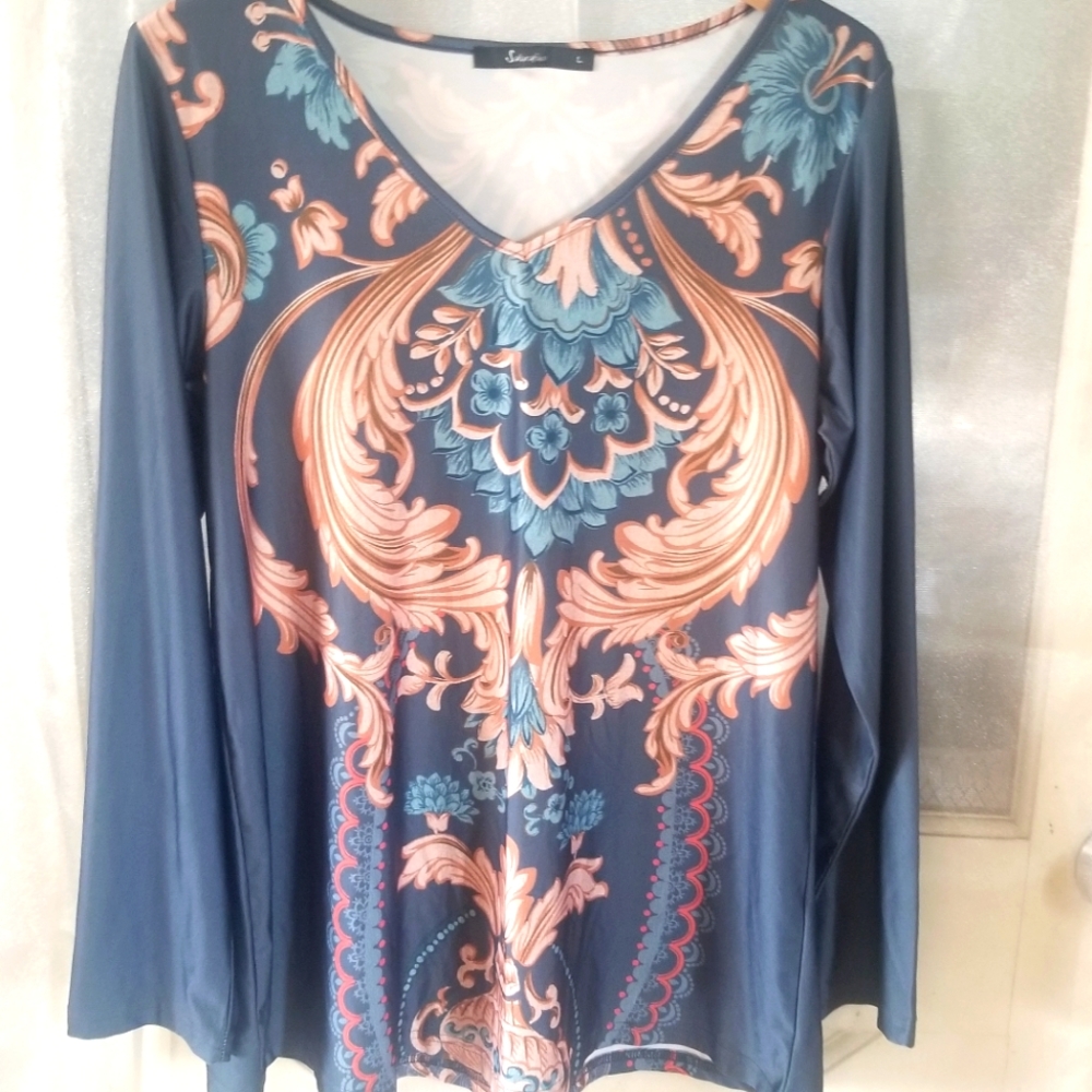 Floral print top by Sakurafina
